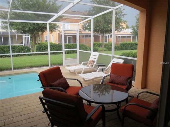 Townhouse mobiliado com piscina particular a venda em Orlando  -3 dormitorios - $170,000  
