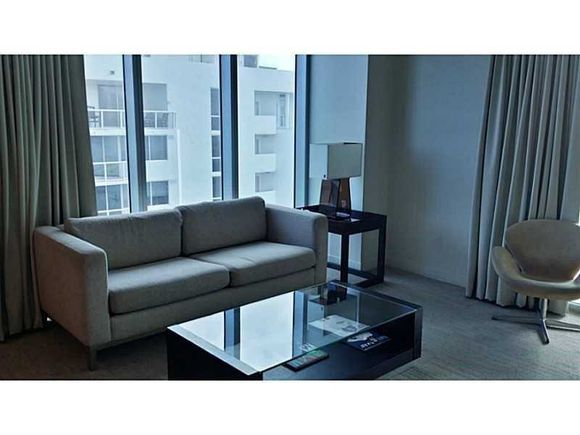 Apartamento em Frente a PRaia - Sunny Isles - Miami Beach - $499,000  