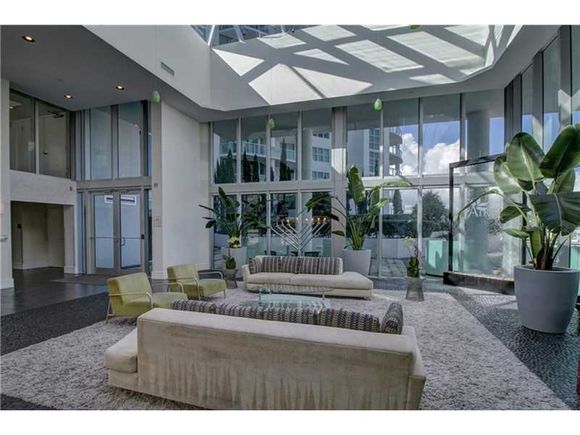 Apartamento de Alta Padrao A Venda em Aventura - Miami - $550,000 