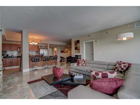 Apartamento de Alta Padrao A Venda em Aventura - Miami - $550,000 