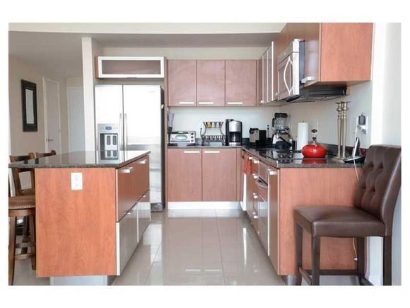 Apartamento em Predio Moderna - Aventura - Miami -  $550,000