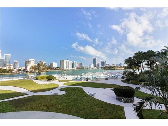 Apartamento Miami Beach com Varanda - $360,000