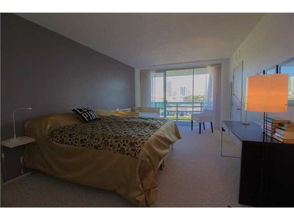Apartamento Miami Beach com Varanda - $360,000