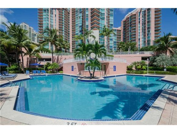 Alta Qualidade de vida neste apartamento de luxo - Aventura - Miami - $550,000