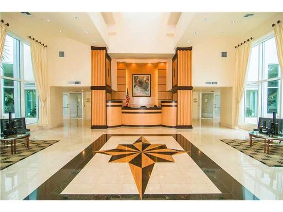 Alta Qualidade de vida neste apartamento de luxo - Aventura - Miami - $550,000 