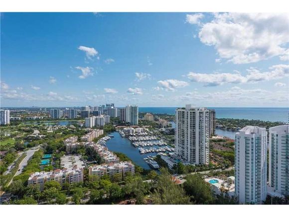 Apartamento de Luxo em andar alta - Aventura - Miami - $550,000  