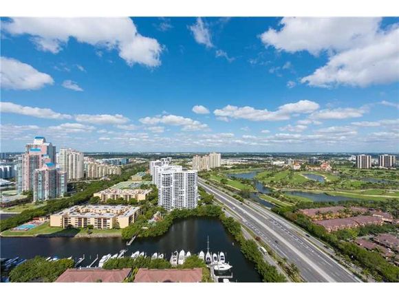 Apartamento de Luxo em andar alta - Aventura - Miami - $550,000 
