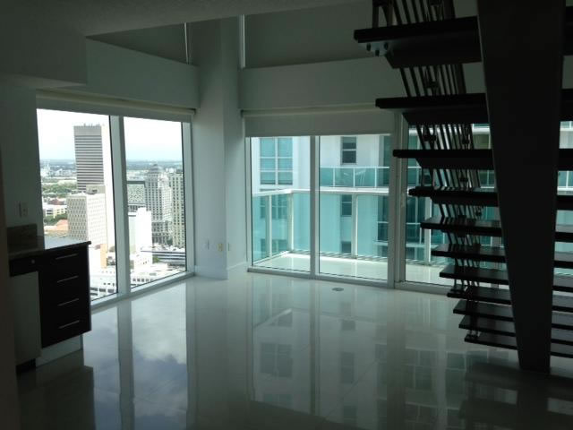 Apartamento no Edifício Brickell on the River em Miami $454,000