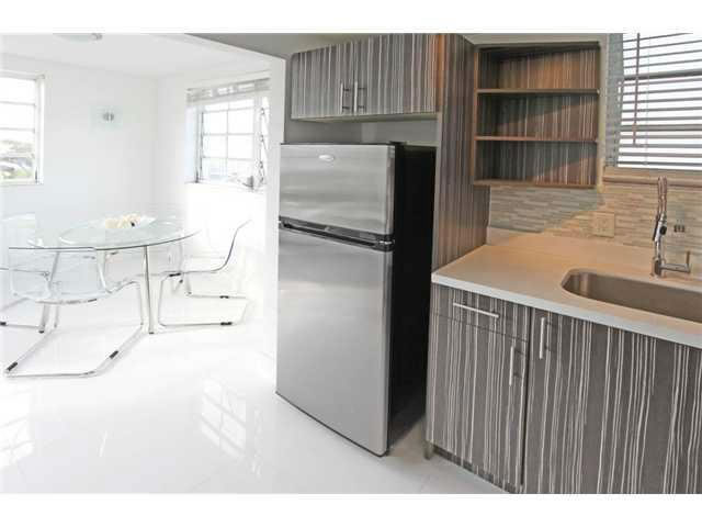 Apartamento para Vender em Miami Beach com Vista para o Oceano $334,900