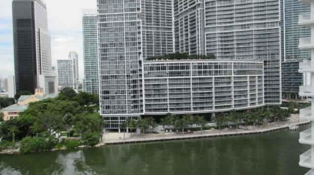 Apartamento a Venda em Miami com 2 Quartos $439,900