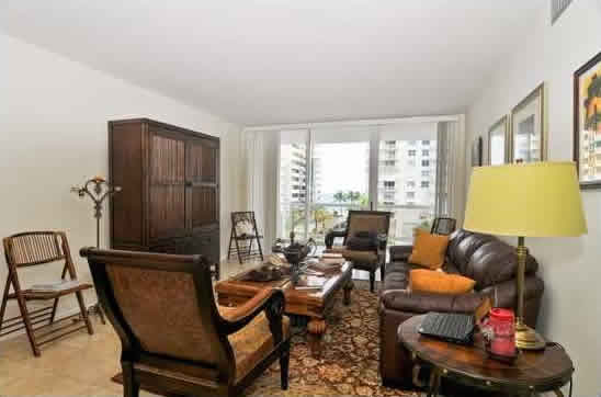 Apartamento com Vista Parcial para o Oceano em Miami Beach $329,999