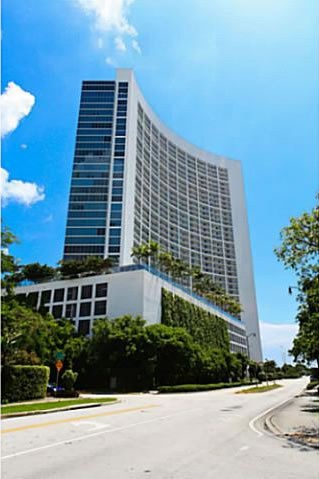 Apartamento em Condomínio com 1 Quarto em Miami $344,900