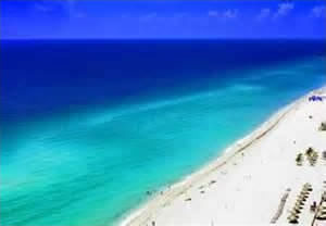 Condomínio de Luxo em Frente ao Oceano em Sunny Isles Beach $739,000