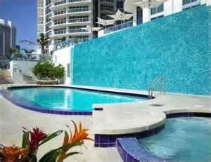 Condomínio de Luxo em Frente ao Oceano em Sunny Isles Beach $739,000