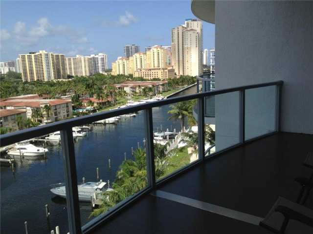 Lindo Apartamento em Frente ao Canal em Aventura, Miami $639,000