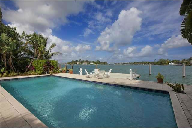 Imóvel de Luxo em Cenário Paradisíaco de Miami Beach, Flórida $5,900,000