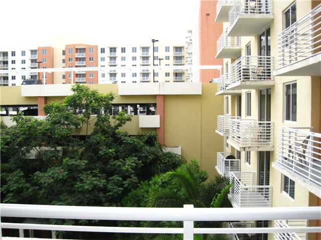 Apartamento Novo no Coração de Aventura, Miami $300,000