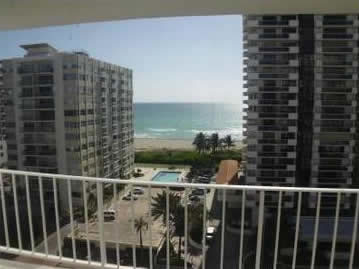 Apartamento em  Frente a Praia em Miami Beach $299,900