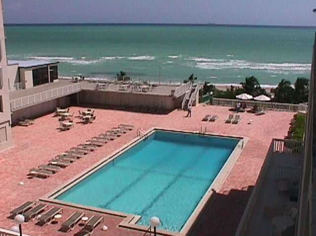 Apartamento Altamente Desejado ao Lado do Oceano em Miami Beach $385,000