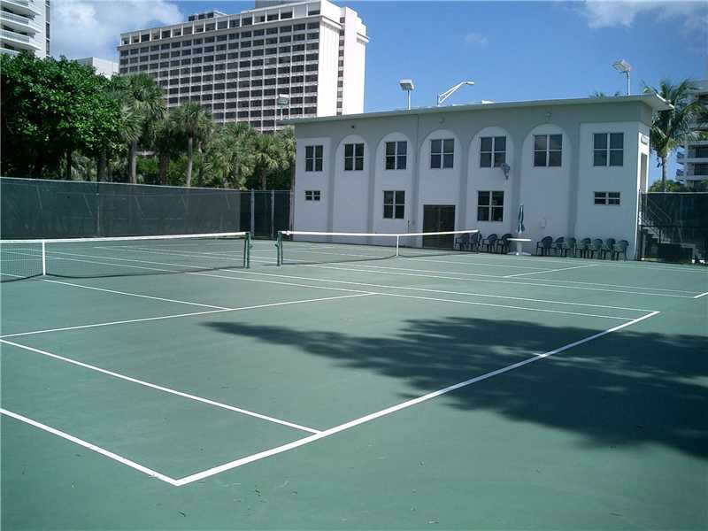 Apartamento Altamente Desejado ao Lado do Oceano em Miami Beach $385,000