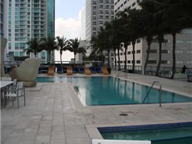 Espetacular Apartamento em Miami Beach com Vista para Biscayne Bay $389,900