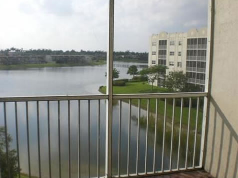 Apartamento de 3 Quartos em Excelente Condomínio em Doral Isles, Miami $289,900
