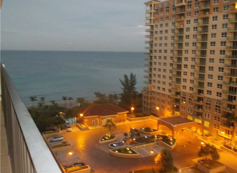 Apartamento Vista Incrível para a Cidade e o Oceano em Hallandale Beach, Miami $398,000