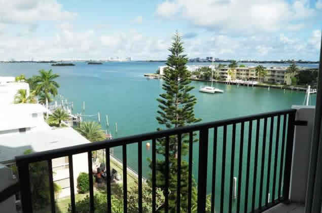Apartamento com Bela Vista em Miami $325,000