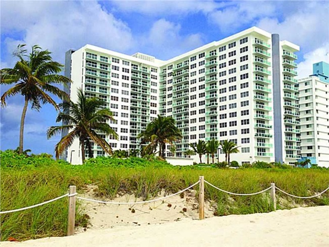 Collins Ave - Miami Beach em frente a praia $315,000