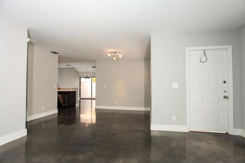Apartamento 2 Quartos - Reformado - Aventura $324,900
