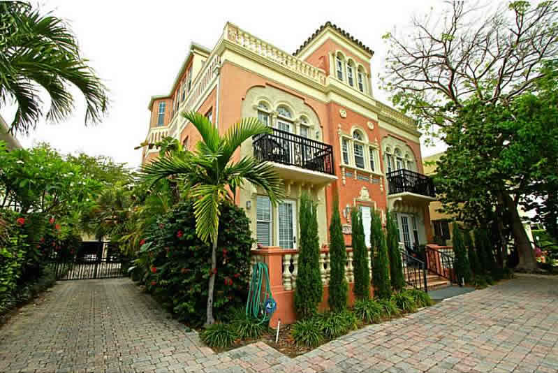 Apartamento em Prédio Charmoso - Miami Beach $398,000