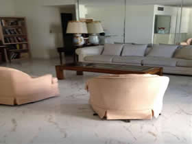 Grande Apto. 2/2 em frente a praia - Collins Ave - Miami Beach - Millionaires Row $ 449,000