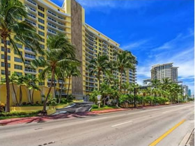 Apartamento 2/2 em Collins Ave - Miami Beach $375,000