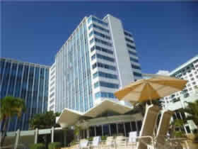 Apartamento em frente a praia em Collins Ave - Millionaires Row - Miami Beach $349,000