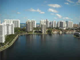 Apartamento de 2 quartos em Aventura perto do Shopping e Sunny Isles Beach $229,000