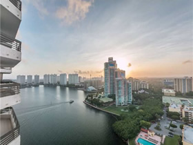 Apartamento de 2 quartos com varandão no Torre 500 em Aventura - Miami $425,000