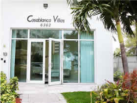 Apartamento Chique - travessa rua para praia em Collins Ave - Miami Beach $340,000