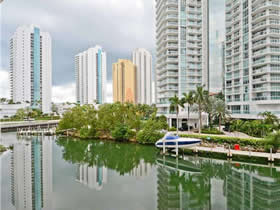 Apartamento De Luxo St.Tropes - Sunny Isles - Miami Beach $1,350,000