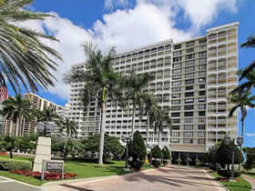 Apartamento de 2 quartos em frente a praia - Bal Harbour - Miami Beach $479,000