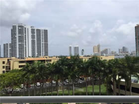 Apto de 2 Quartos Pertinho de Aventura Shopping - Aventura, Miami $295,000