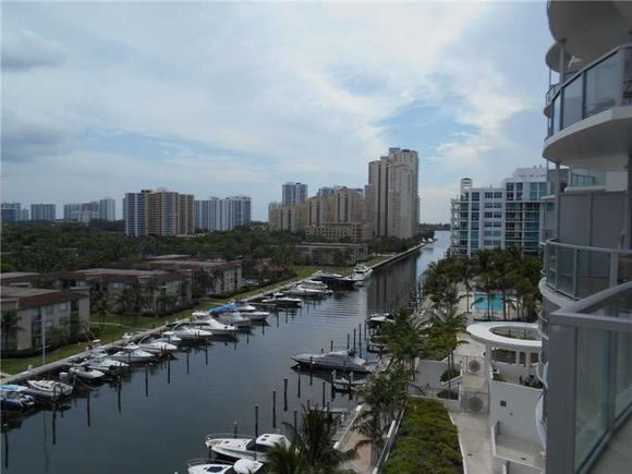 Apto Loft de 2 quartos- Prédio Moderno - Aventura, Miami $399,950 