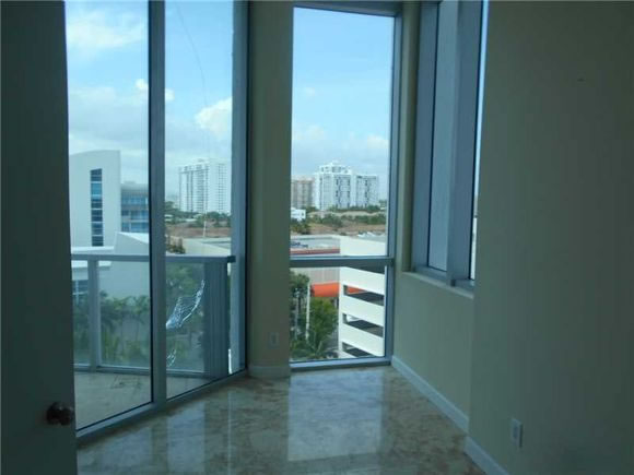 Apto Loft de 2 quartos- Prédio Moderno - Aventura, Miami $399,950 