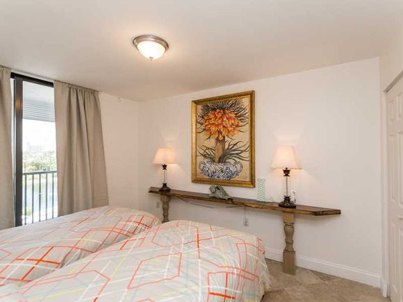 Apartamento em predio de luxo com visto do Intercoastal - Miami - $265,000