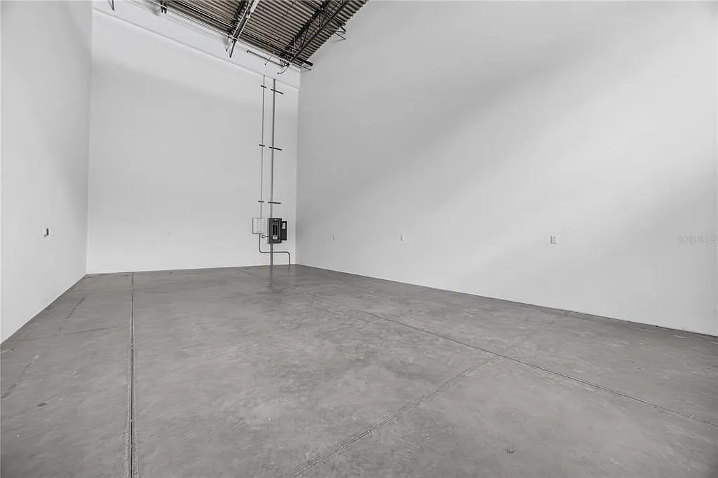 Garagem Particular na pista de corrida The Motor Enclave - Tampa, Florida $458,990 Garagem Particular na pista de corrida The Motor Enclave - Tampa, Florida $458,990