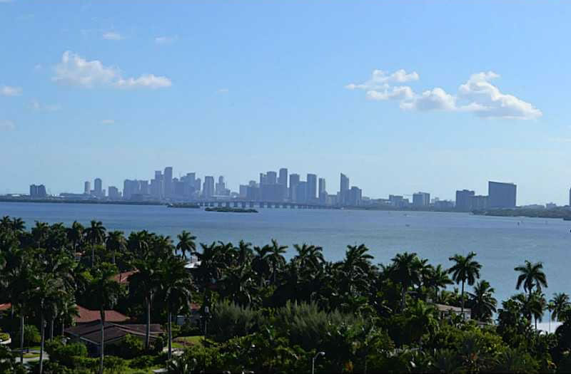 Apartamento de 2 Quartos em Bay Harbor Islands, Miami $385,000