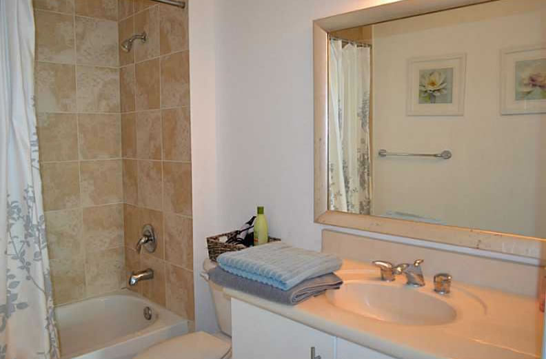 Apartamento de 2 Quartos em Bay Harbor Islands, Miami $385,000