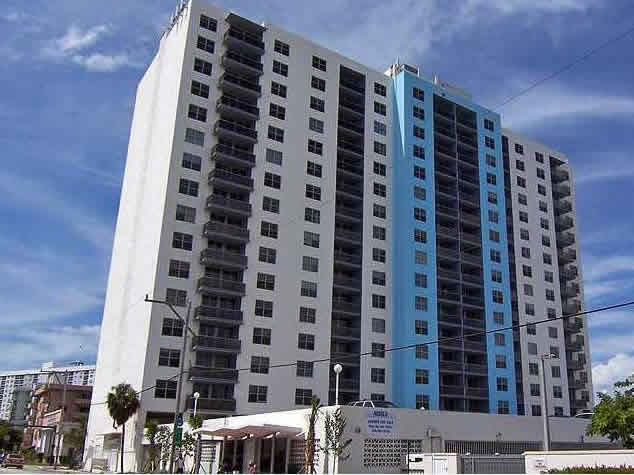Apartamento em prédio com muito para oferecer em South Beach - Miami Beach $300,000