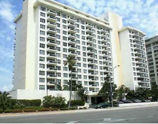 Apartamento 2 Quartos - Millionaires Row - Collins Ave em Miami Beach $389,000