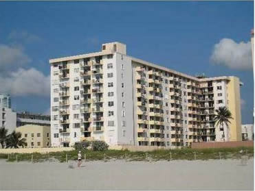 Apartamento em predio no Ocean Drive em frente a praia em South Beach $298,000