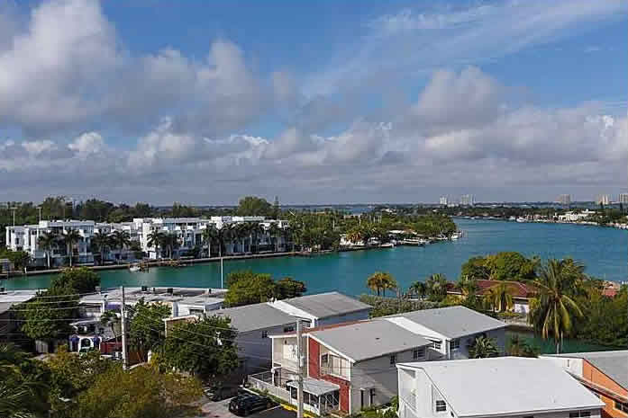 Apartamento de 2 quartos com bom preço em Miami Beach $243,000